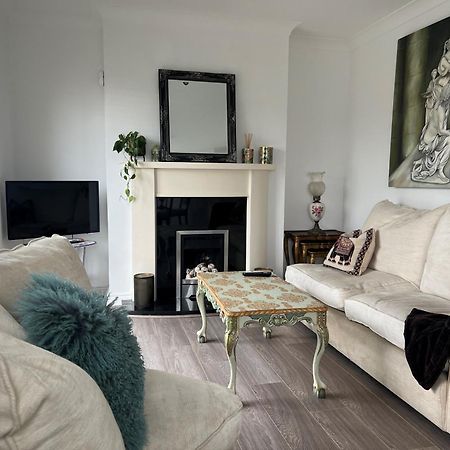 Cosy 2 Double Bed Apartment Swords Exterior photo