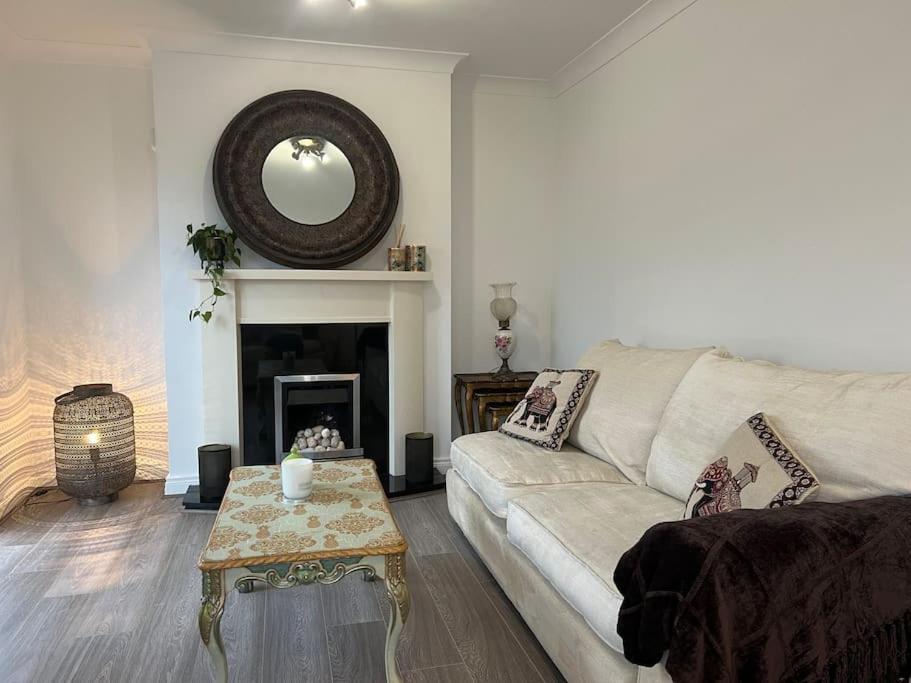 Cosy 2 Double Bed Apartment Swords Exterior photo