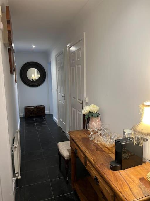 Cosy 2 Double Bed Apartment Swords Exterior photo