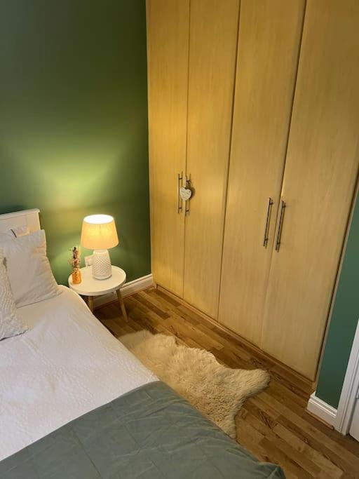 Cosy 2 Double Bed Apartment Swords Exterior photo