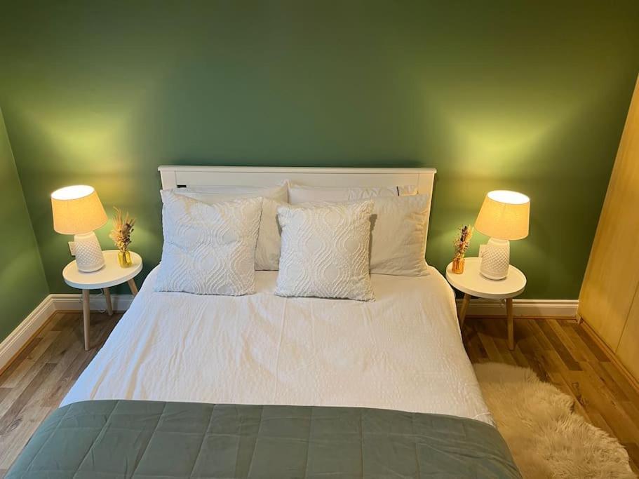 Cosy 2 Double Bed Apartment Swords Exterior photo