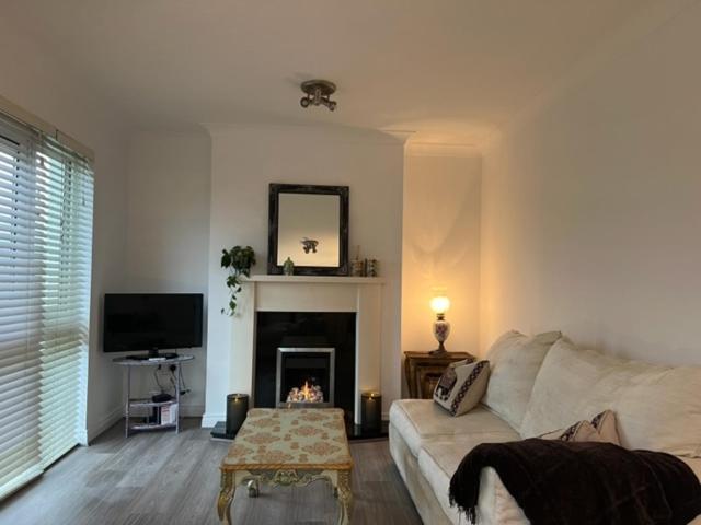 Cosy 2 Double Bed Apartment Swords Exterior photo